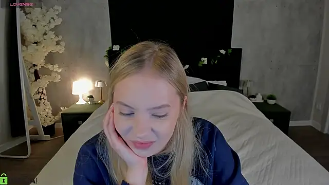 Snapshot of Melanie_Ryer chatting on 2, 12, 2025 Melanie Ryer online show from 2, 12, 2025