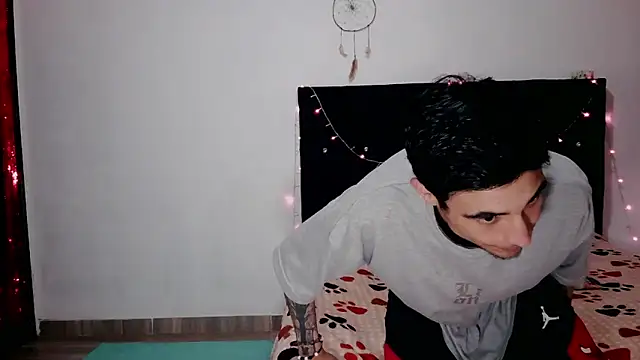 Snapshot of beautybeasstt chatting on 14, 11, 2025 beautybeasstt online show from 14, 11, 2025