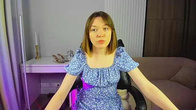 Snapshot of R_I_N_A chatting on 15, 12, 2025 R I N A online show from 15, 12, 2025