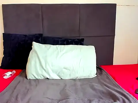 Snapshot of ThickLeeyanaXX chatting on 12, 11, 2025 ThickLeeyanaXX online show from 12, 11, 2025