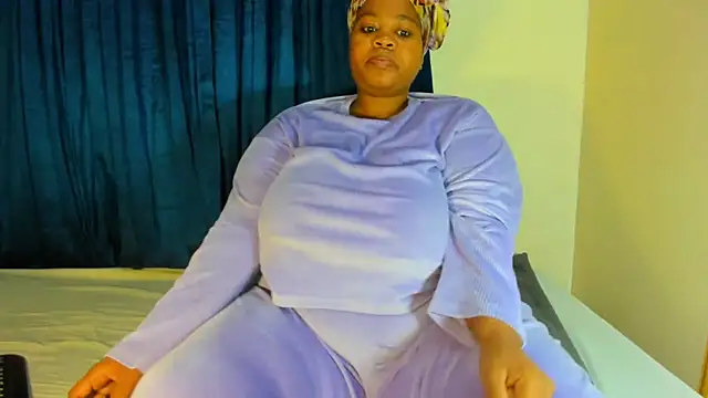 Snapshot of ThickLeeyanaXX chatting on 14, 6, 2026 ThickLeeyanaXX online show from 14, 6, 2026