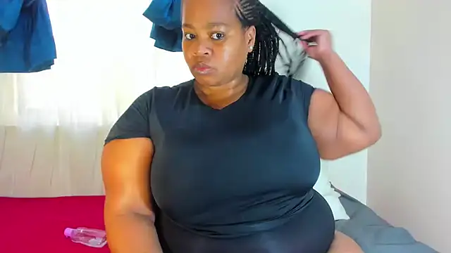 Snapshot of ThickLeeyanaXX chatting on 25, 6, 2026 ThickLeeyanaXX online show from 25, 6, 2026