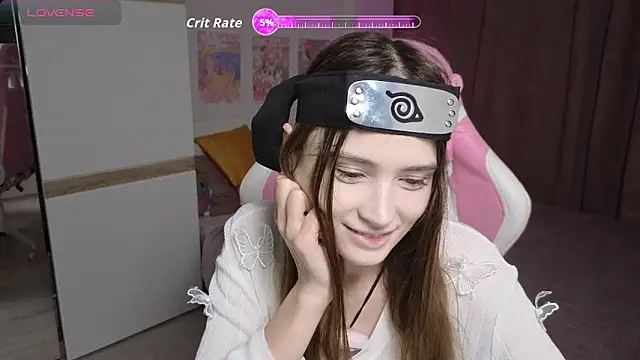 Snapshot of Hana_Flo_ chatting on 4, 11, 2025 Hana Flo online show from 4, 11, 2025