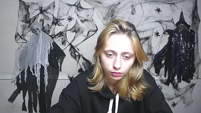 Snapshot of TracyLll chatting on 15, 11, 2025 TracyLll online show from 15, 11, 2025