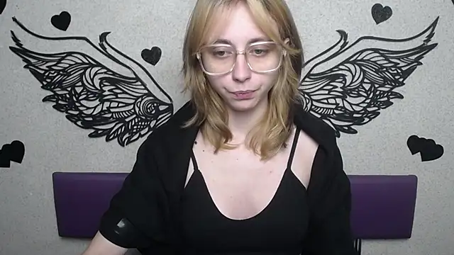 TracyLll online show from 2, 12, 2025