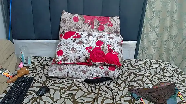 Snapshot of SwaziBeauty chatting on 9, 11, 2025 SwaziBeauty online show from 9, 11, 2025