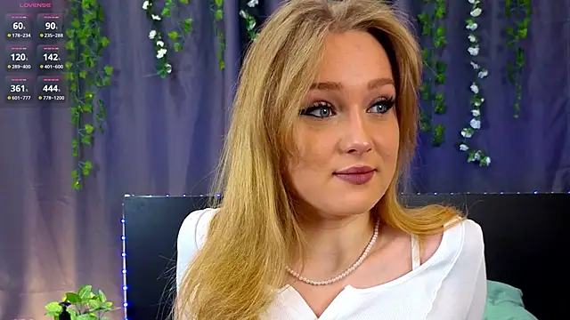 Snapshot of VanessaLightDiamond chatting on 25, 11, 2025 VanessaLightDiamond online show from 25, 11, 2025