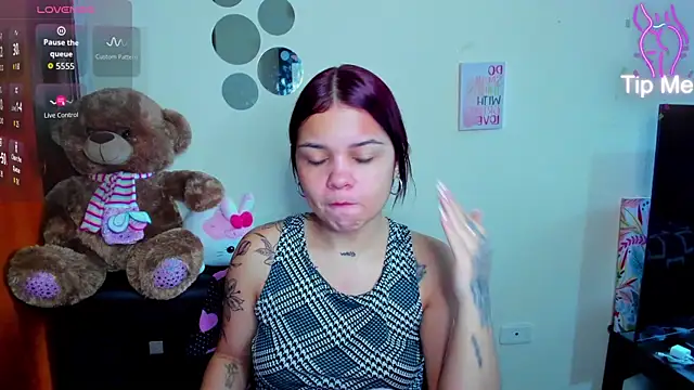 Emma boo online show from 4, 4, 2026