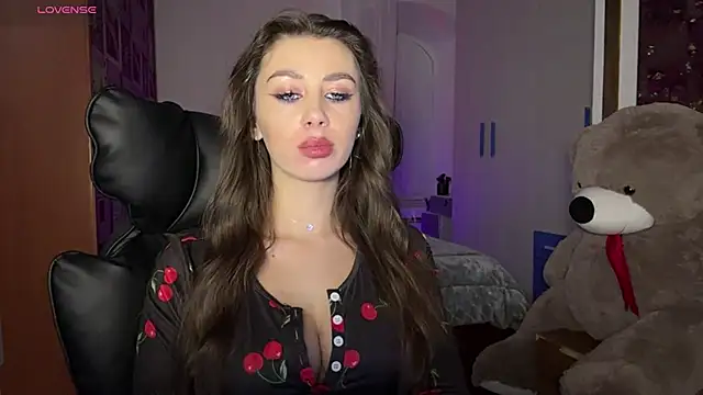 Snapshot of SweetCherry__N chatting on 14, 11, 2025 SweetCherry N online show from 14, 11, 2025