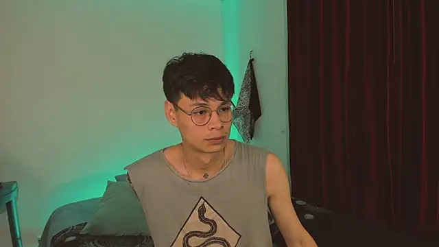 Snapshot of estmonnn chatting on 8, 11, 2025 estmonnn online show from 8, 11, 2025