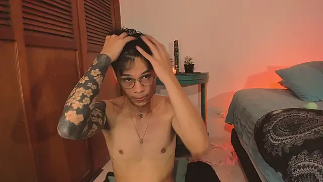 Snapshot of estmonnn chatting on 9, 11, 2025 estmonnn online show from 9, 11, 2025