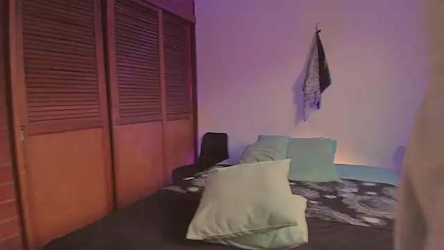 Snapshot of estmonnn chatting on 15, 12, 2025 estmonnn online show from 15, 12, 2025