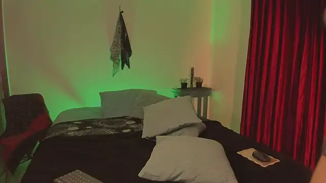 Snapshot of estmonnn chatting on 17, 12, 2025 estmonnn online show from 17, 12, 2025