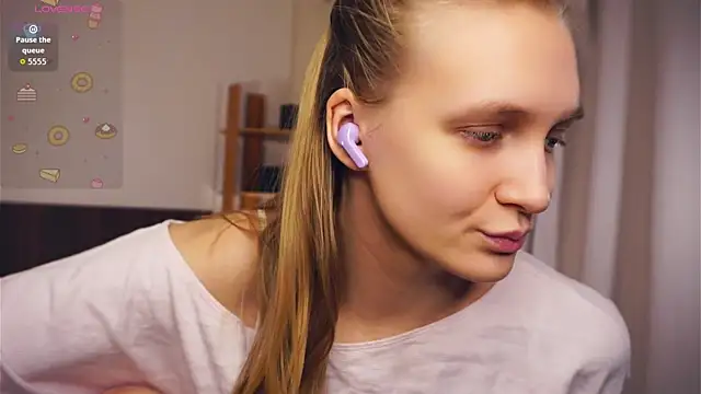 Snapshot of DierdreJacobsohn chatting on 25, 11, 2025 DierdreJacobsohn online show from 25, 11, 2025