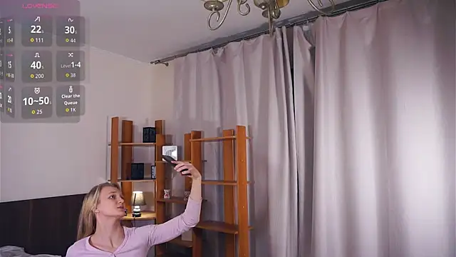 Snapshot of DierdreJacobsohn chatting on 17, 12, 2025 DierdreJacobsohn online show from 17, 12, 2025