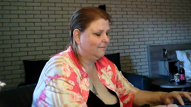 Sylviastar46 online show from 4, 4, 2026