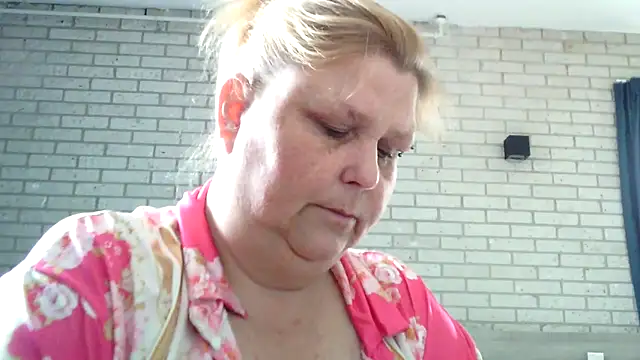 Sylviastar46 online show from 18, 4, 2026