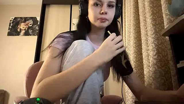 Snapshot of AnGallo chatting on 4, 11, 2025 AnGallo online show from 4, 11, 2025