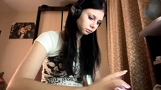 Snapshot of AnGallo chatting on 6, 11, 2025 AnGallo online show from 6, 11, 2025