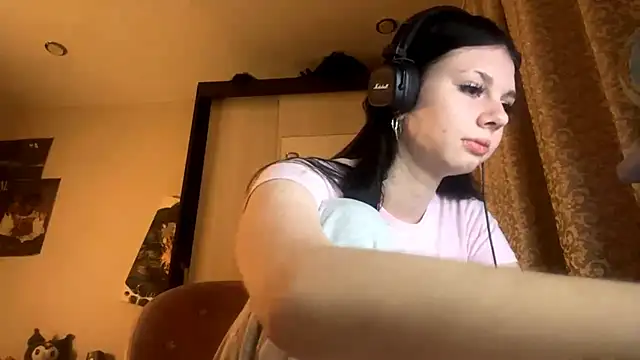 Snapshot of AnGallo chatting on 17, 11, 2025 AnGallo online show from 17, 11, 2025