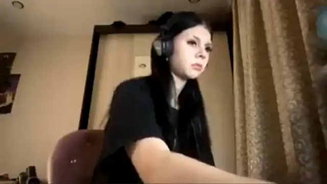 Snapshot of AnGallo chatting on 3, 12, 2025 AnGallo online show from 3, 12, 2025