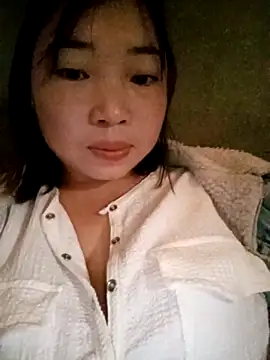 Snapshot of julybe chatting on 6, 11, 2025 julybe online show from 6, 11, 2025