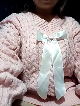 Snapshot of julybe chatting on 16, 12, 2025 julybe online show from 16, 12, 2025