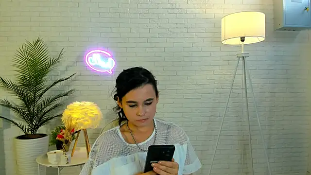 Snapshot of DinahLumb chatting on 30, 10, 2025 DinahLumb online show from 30, 10, 2025