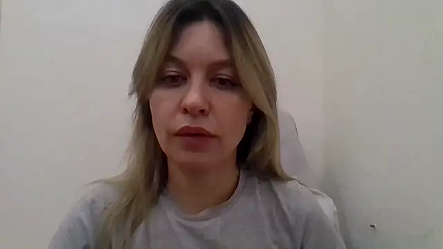 Snapshot of Little_Milf_5 chatting on 17, 11, 2025 Little Milf 5 online show from 17, 11, 2025