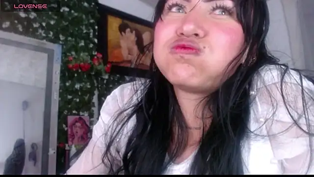 Snapshot of myomii_nixx chatting on 18, 12, 2025 myomii nixx online show from 18, 12, 2025