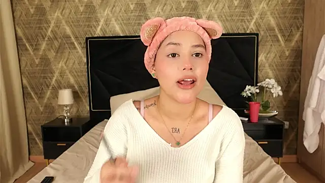 ZoeBella online show from 8, 11, 2025