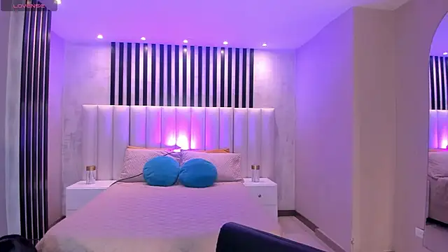 BellaConnorX online show from 16, 4, 2026