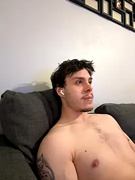 Snapshot of Hostkind chatting on 2, 11, 2025 Hostkind online show from 2, 11, 2025