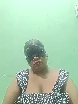 Snapshot of tamil_Nithya_J chatting on 17, 11, 2025 tamil Nithya J online show from 17, 11, 2025