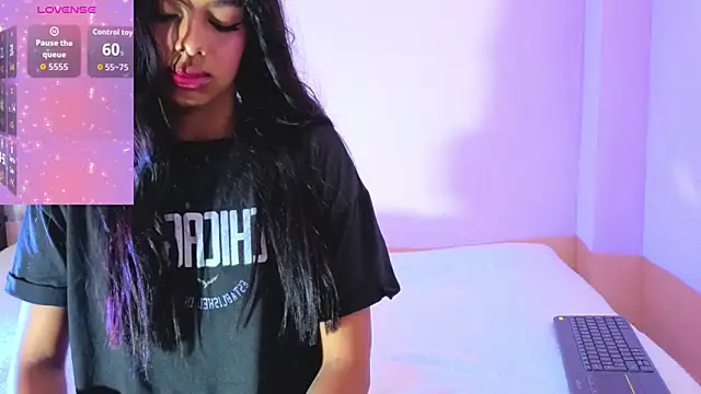 Snapshot of MelissaLuxx chatting on 28, 11, 2025 MelissaLuxx online show from 28, 11, 2025