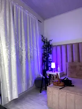 Snapshot of Natural_BIGASS_Nina chatting on 5, 12, 2025 Natural BIGASS Nina online show from 5, 12, 2025