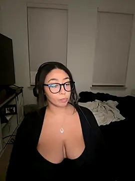 Snapshot of minha_baby chatting on 7, 11, 2025 minha baby online show from 7, 11, 2025