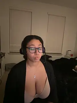 Snapshot of minha_baby chatting on 14, 11, 2025 minha baby online show from 14, 11, 2025