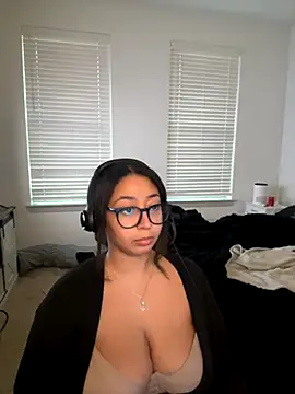 Snapshot of minha_baby chatting on 14, 11, 2025 minha baby online show from 14, 11, 2025