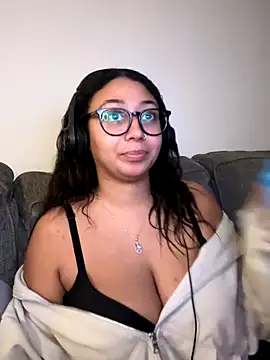 Snapshot of minha_baby chatting on 2, 12, 2025 minha baby online show from 2, 12, 2025