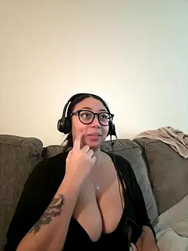 Snapshot of minha_baby chatting on 13, 12, 2025 minha baby online show from 13, 12, 2025