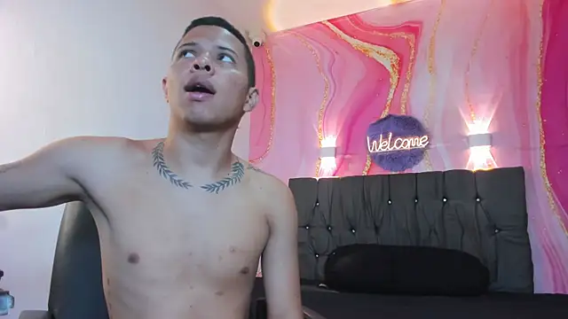 Steven19 LatinBoy online show from 22, 11, 2025