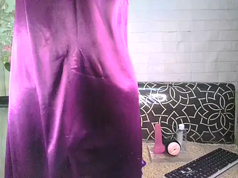 Snapshot of queensilver chatting on 1, 12, 2025 queensilver online show from 1, 12, 2025