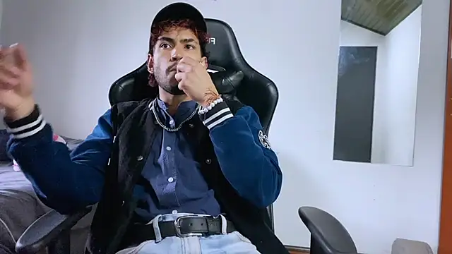 Snapshot of 3v1l chatting on 3, 11, 2025 3v1l online show from 3, 11, 2025