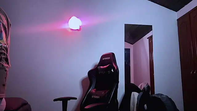 Snapshot of 3v1l chatting on 11, 11, 2025 3v1l online show from 11, 11, 2025