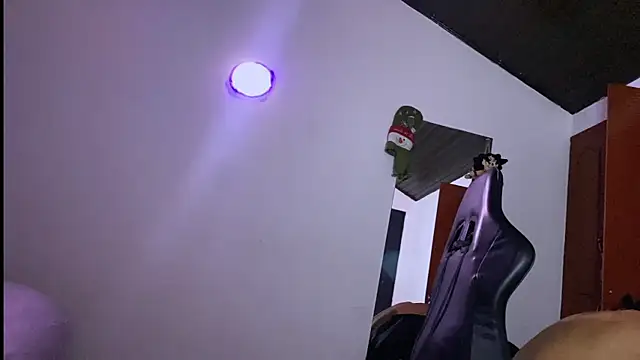 Snapshot of 3v1l chatting on 16, 12, 2025 3v1l online show from 16, 12, 2025