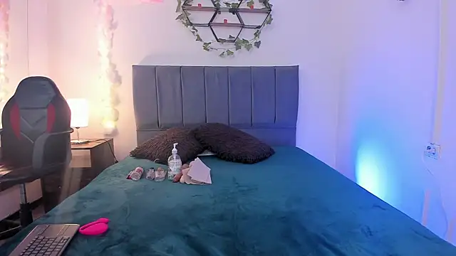 Lucerop  online show from 5, 3, 2026