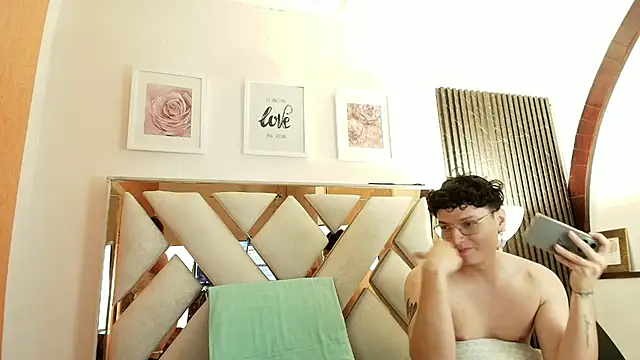 Snapshot of Zoe_And_Dylan_ chatting on 31, 7, 2026 Zoe And Dylan online show from 31, 7, 2026