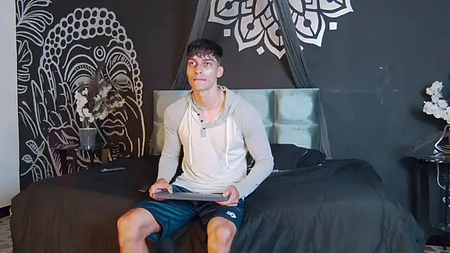 AlessioVitale online show from 6, 11, 2025