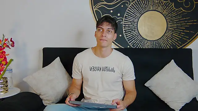 AlessioVitale online show from 23, 2, 2026